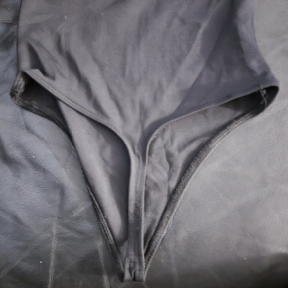 Babaton Aritzia Contour Bodysuit Stretchy V-Neck XxSmall Black - Picture 4 of 4